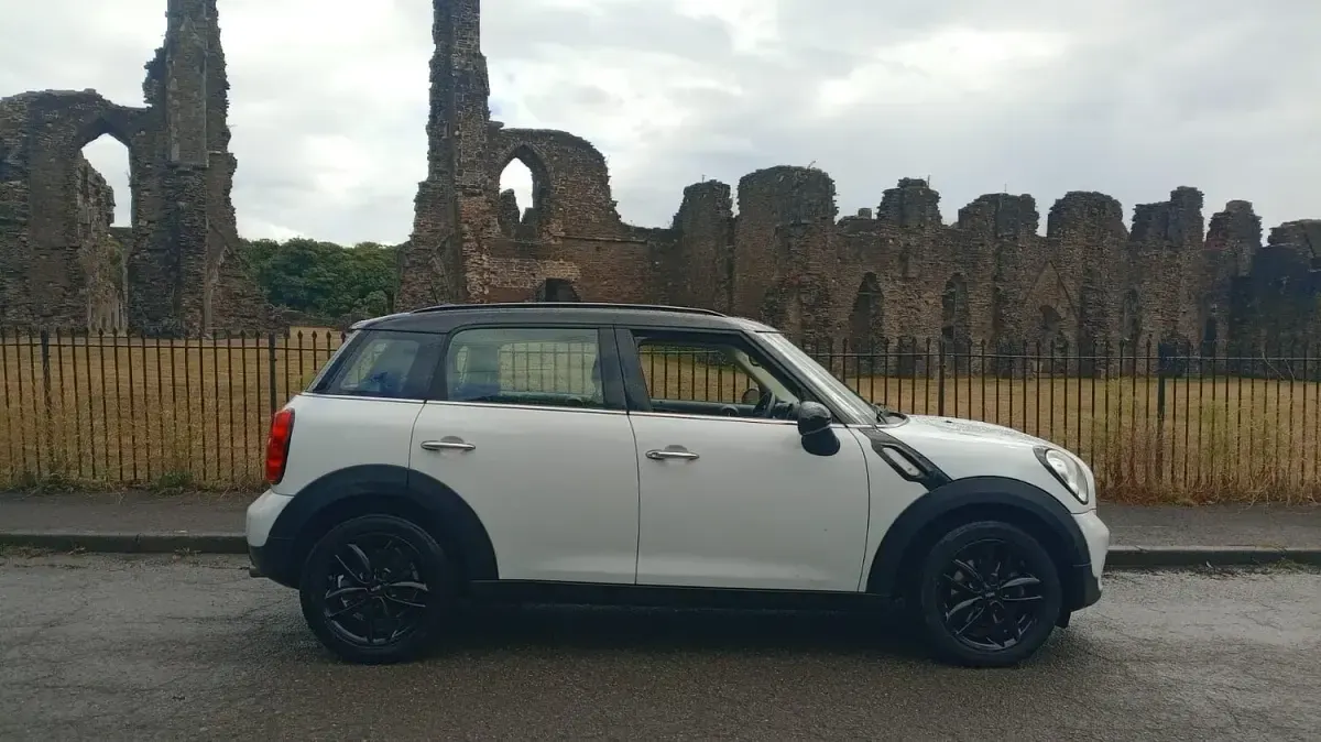 Used Mini Cooper 2014 White Hatchback