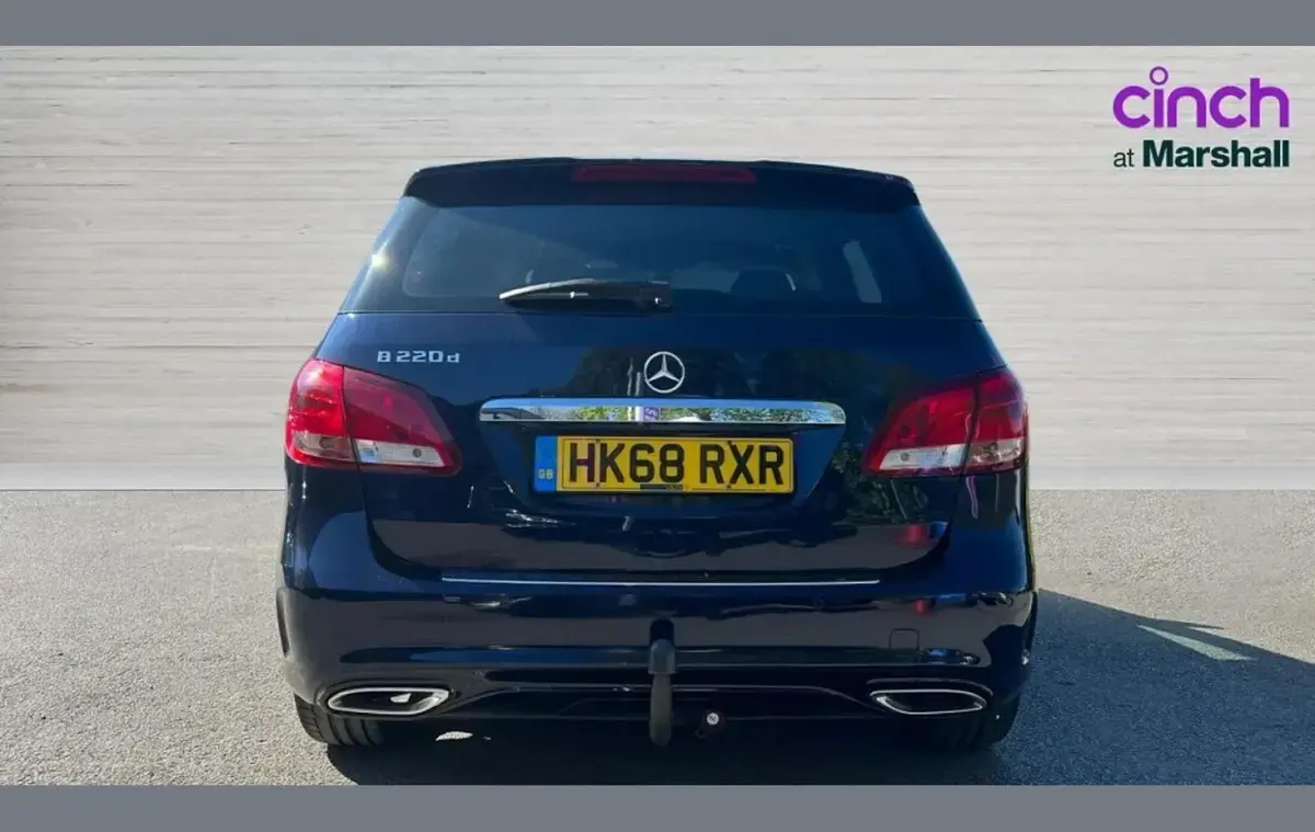 Käytetty Mercedes B220 Executive 174 HP (127 kW) 2018 Sininen Tila-auto