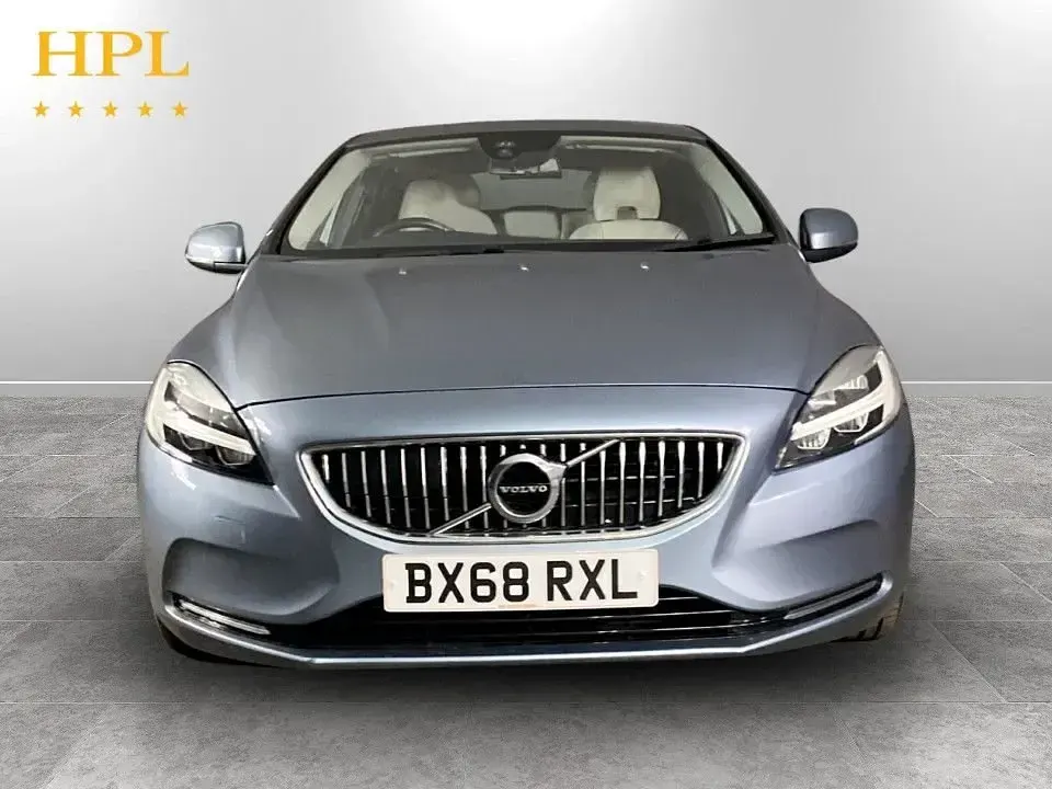 Used Volvo V40 Inscription 152 HP (111 kW) 2018 Blue Hatchback