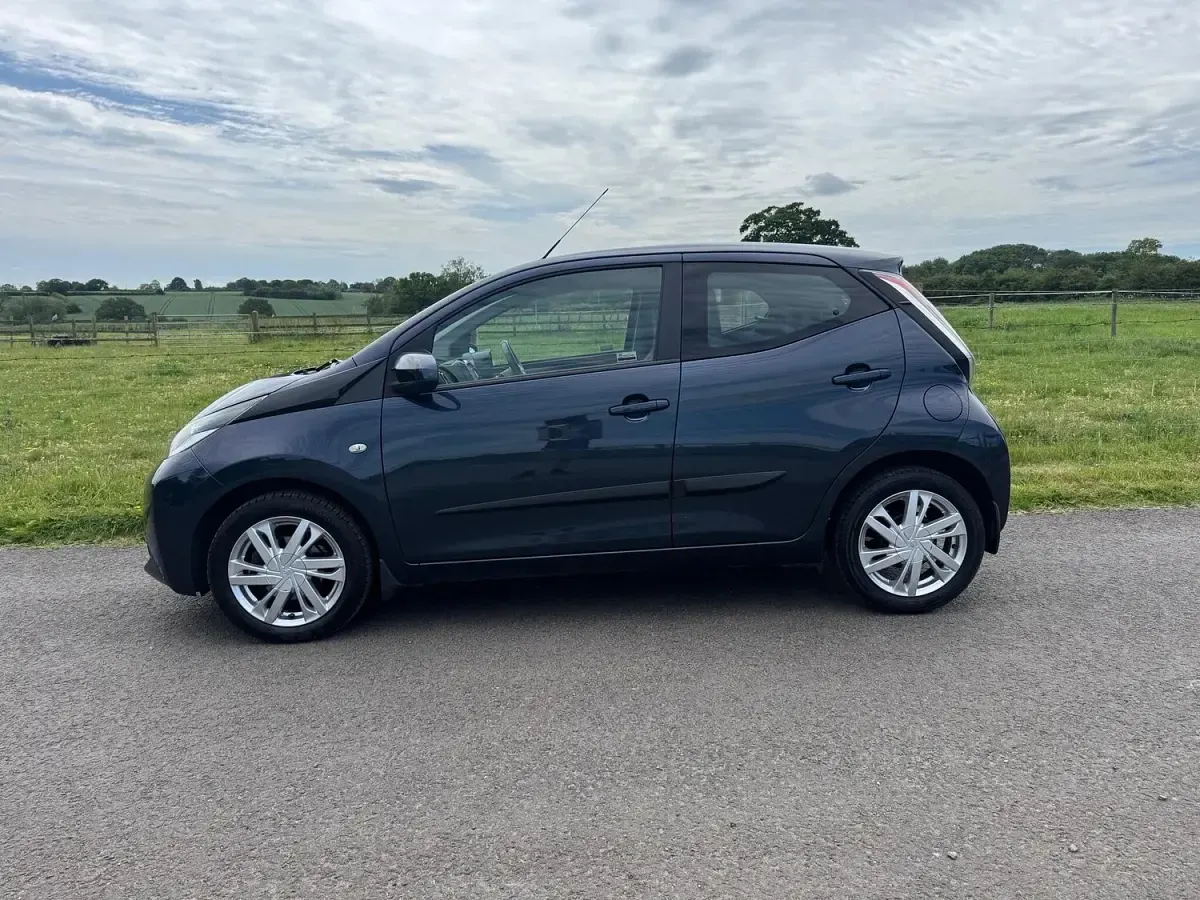 Used Toyota Aygo x-press 2014 Blue Hatchback