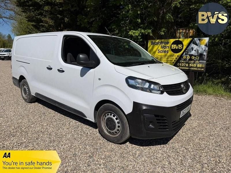 Second-hand Vauxhall Vivaro S 2023 Alb Monovolum
