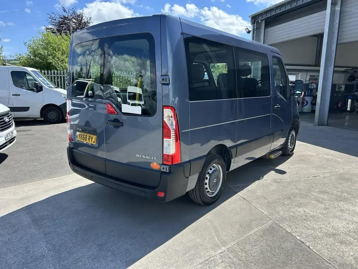 Used Renault Master Business 2019 Blue Van