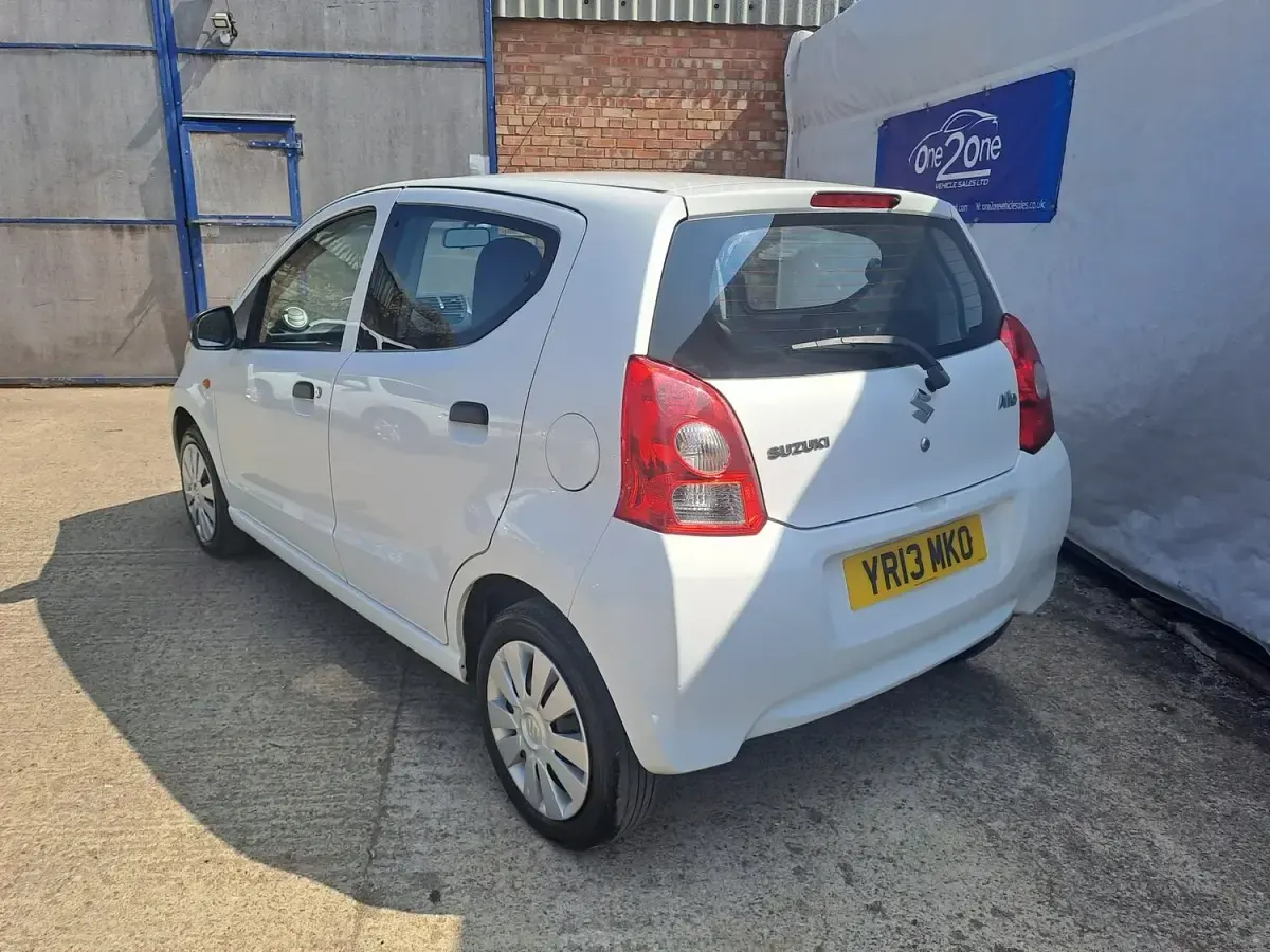 Used Suzuki Alto 68 HP (50 kW) 2013 White Hatchback