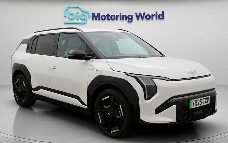 White New 2025 Kia EV3 GT-Line SUV | £30,700 (Fair price) - Image 1/4