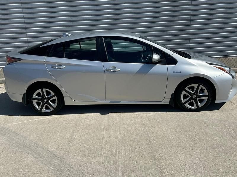 Used Toyota Prius 122 HP (89 kW) 2017 Silver Hatchback