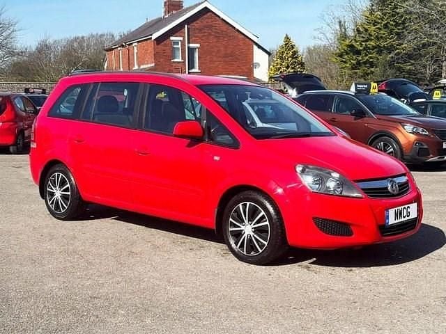Used Vauxhall Zafira 115 HP (84 kW) 2013 Red MPV