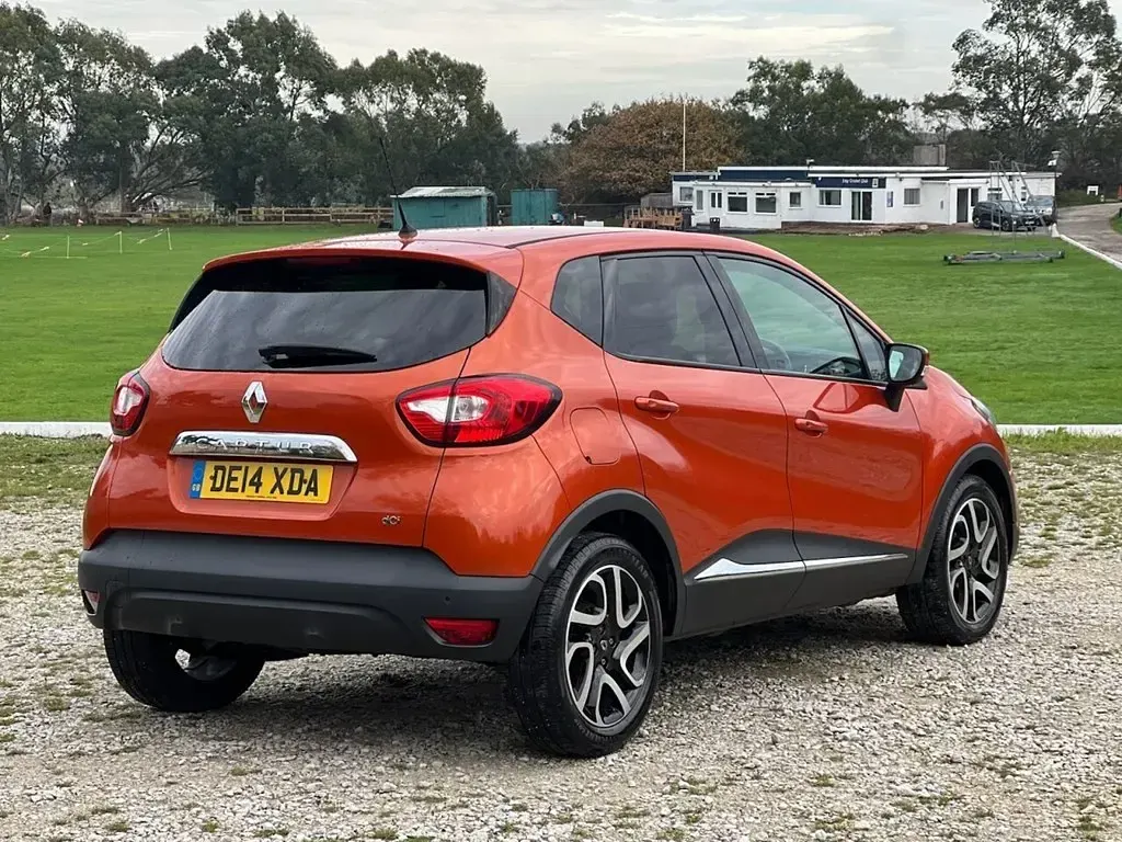 Used Renault Captur Dynamique 90 HP (66 kW) 2014 Orange SUV