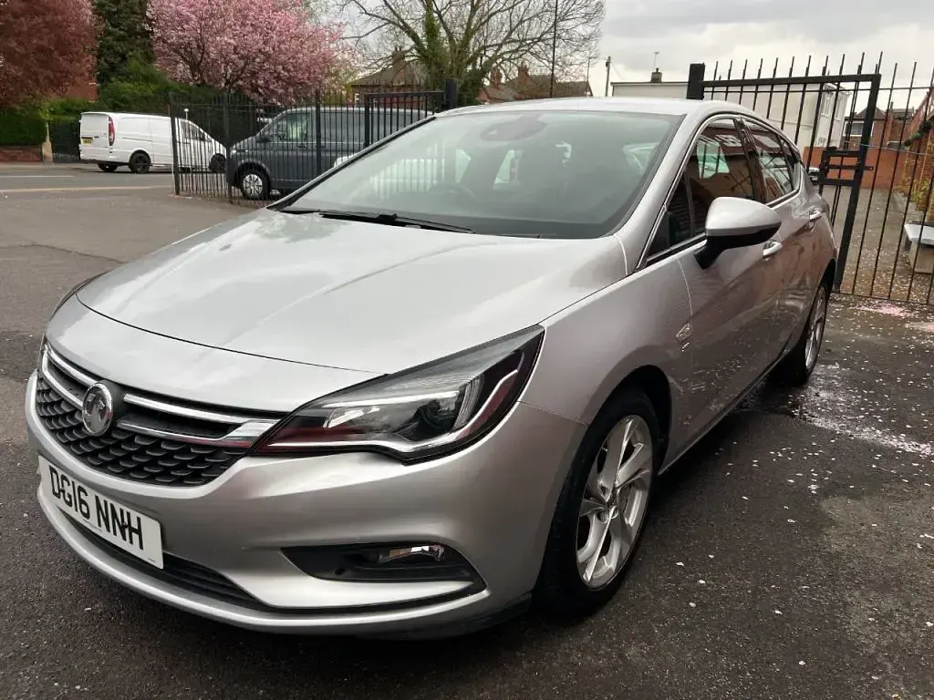 Used Vauxhall Astra SRi 150 HP (110 kW) 2016 Silver Hatchback