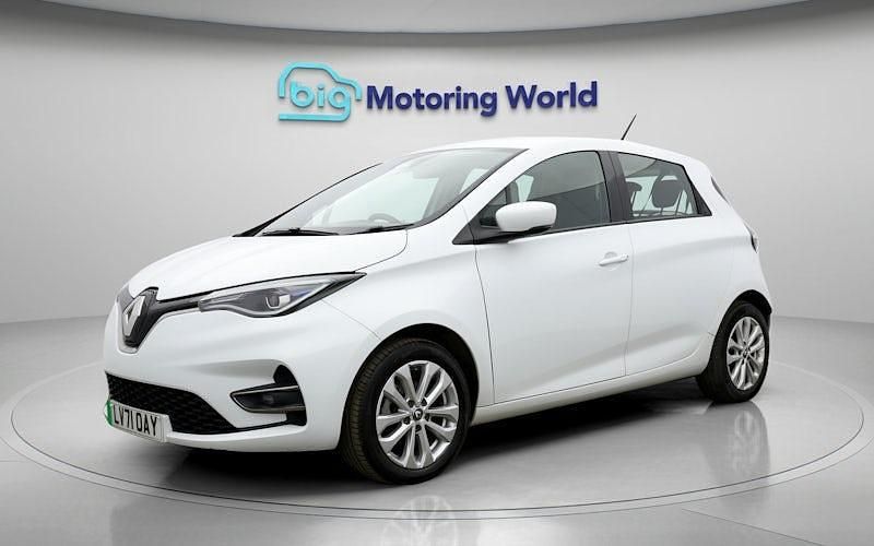 Used Renault Zoe Iconic 100 kW (136 HP) 2021 White Hatchback