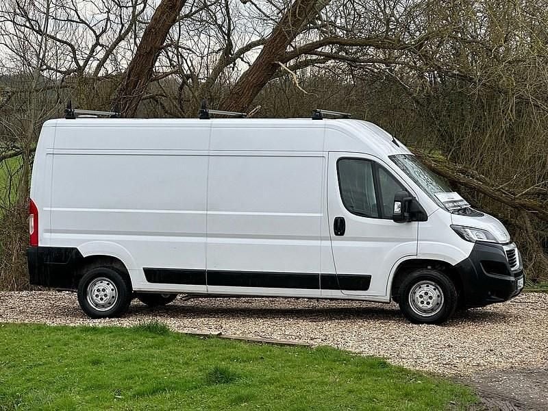 Used Peugeot Boxer 140 HP (102 kW) 2022 White Van