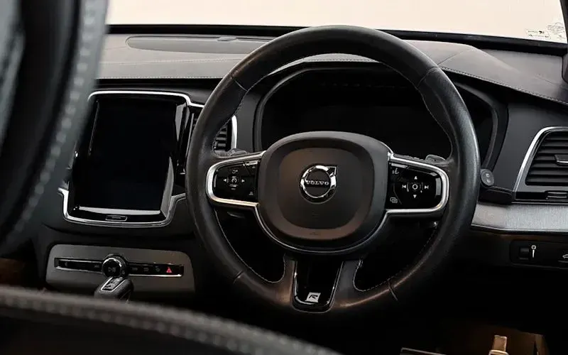 Begagnad Volvo XC90 R-Design 235 HK (172 kW) 2018 Silver SUV