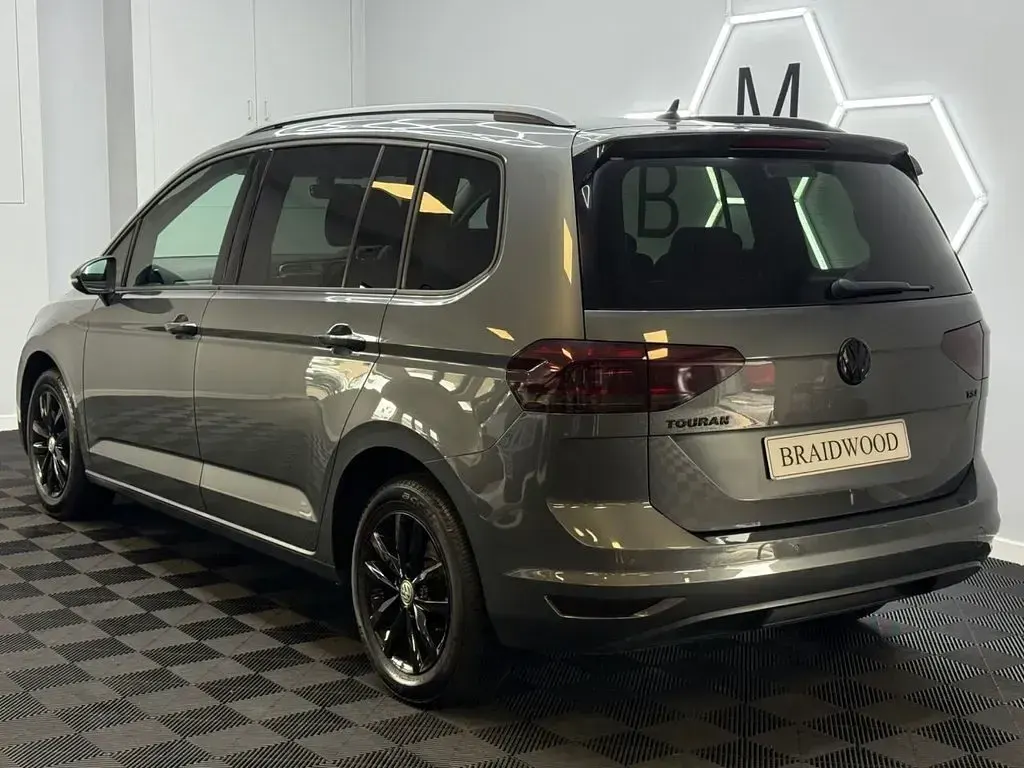 Used VW Touran SE 110 HP (80 kW) 2017 Grey MPV