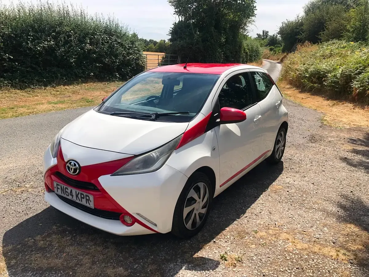 Used Toyota Aygo x-press 2014 White Hatchback