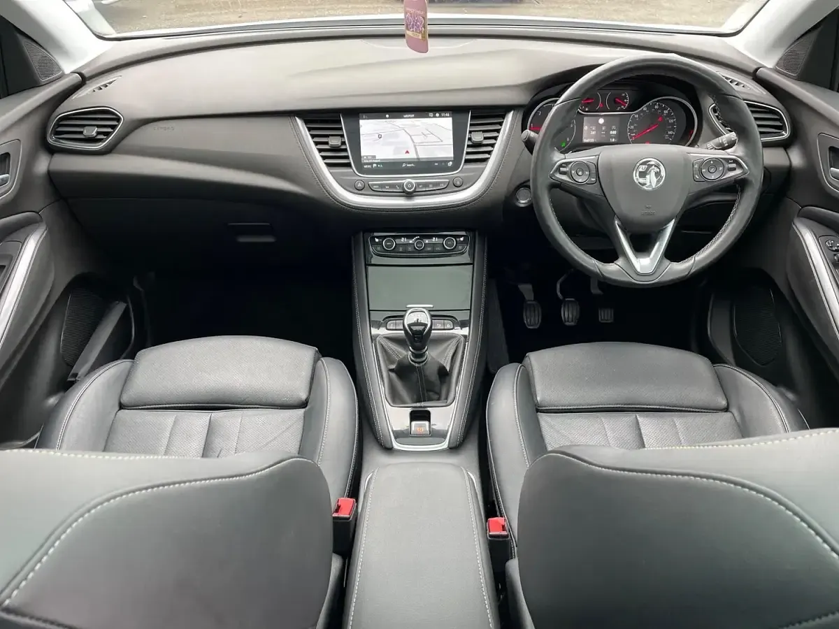 Used Vauxhall Grandland X Elite 130 HP (95 kW) 2019 White SUV