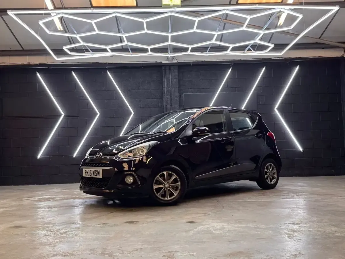 Used Hyundai i10 Premium 67 HP (49 kW) 2015 Black Hatchback
