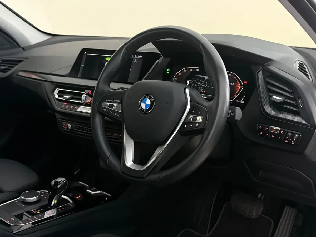 Used BMW 118 Sport Line 136 HP (100 kW) 2021 Silver Hatchback