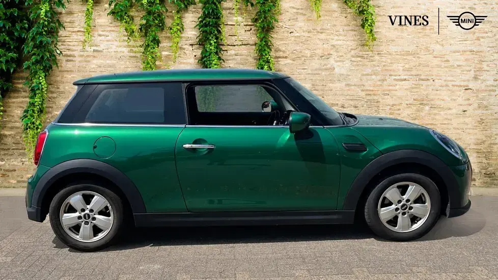 Used Mini ONE Classic 101 HP (74 kW) 2022 Green Hatchback