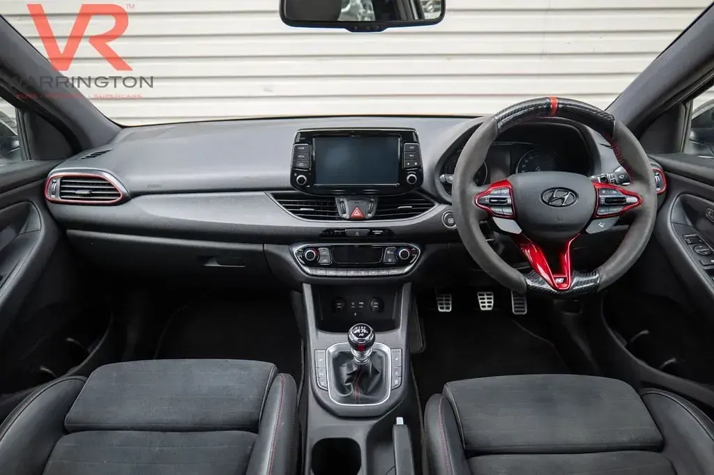 Used Hyundai i30 N Performance 275 HP (202 kW) 2019 White Hatchback