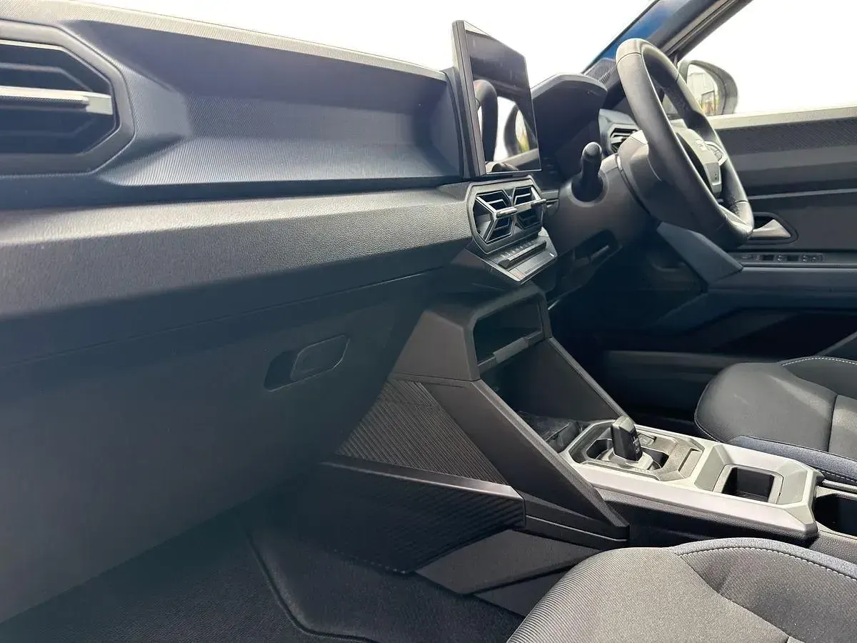 New Dacia Duster Journey 143 HP (105 kW) 2026 Cream Hatchback