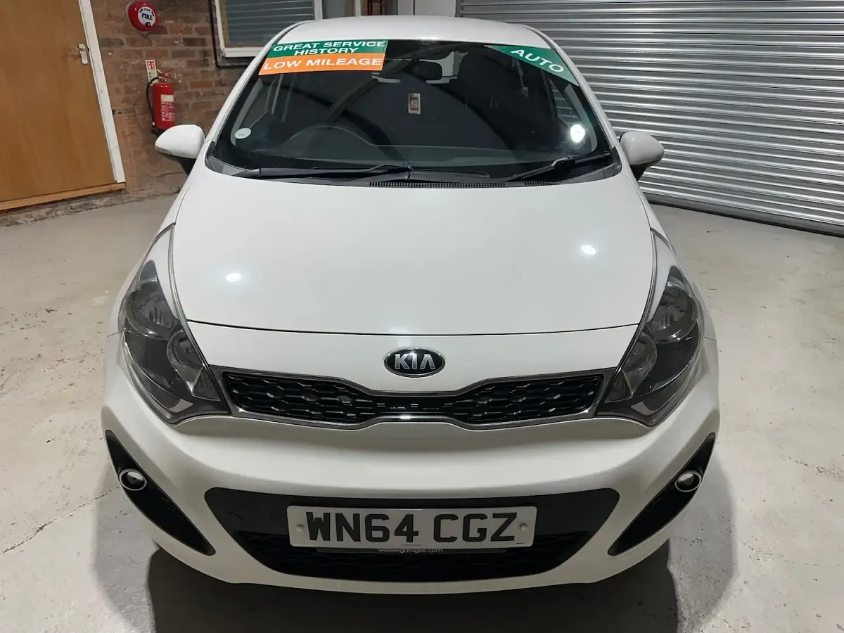 Used Kia Rio 2014 White Hatchback