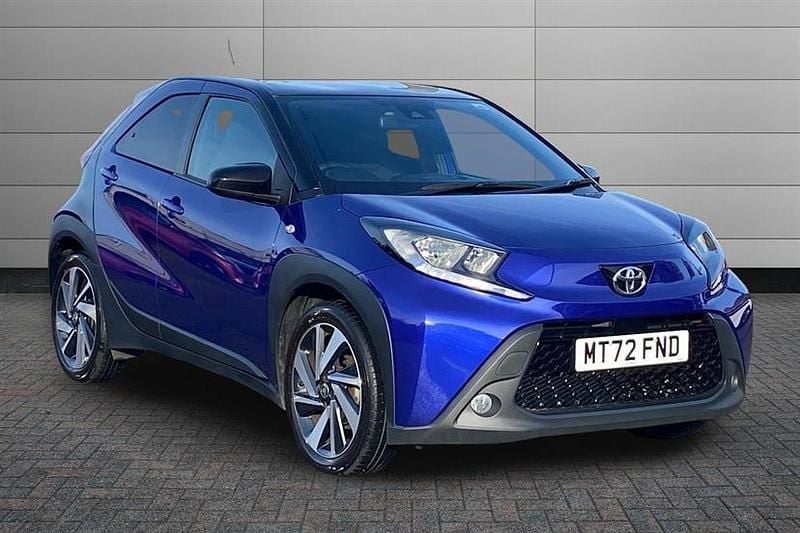 Juniper blue with black Used 2022 Toyota Aygo Hatchback | £14,995 (Fair price) - Image 1/4