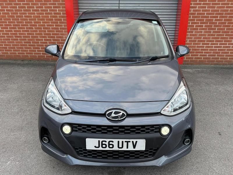 Usado Hyundai i10 Premium 83 HP (61 kW) 2017 Cinzento Citadino