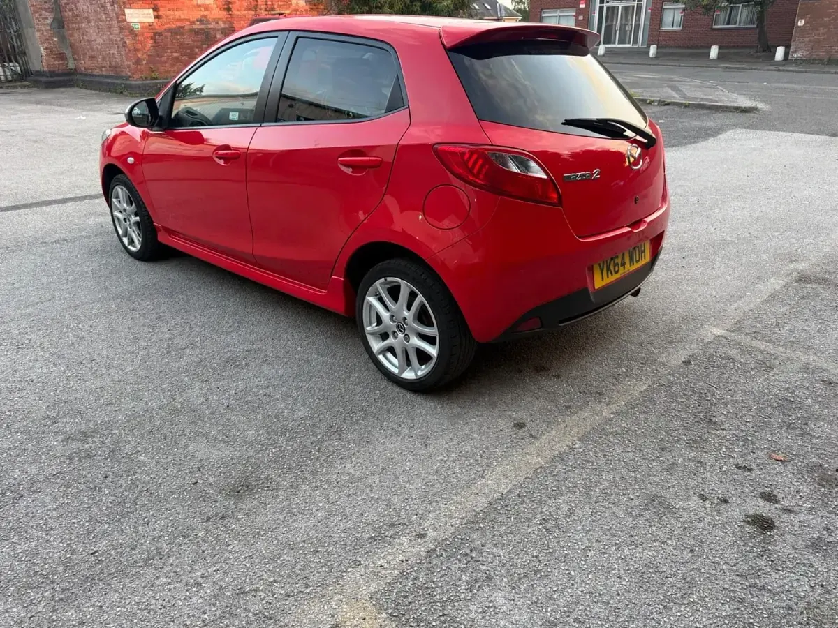 Used Mazda 2 Inclusive 115 HP (84 kW) 2015 Red Hatchback