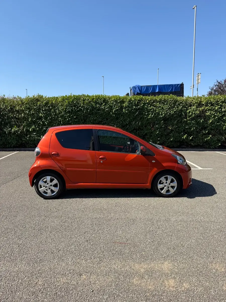 Used Toyota Aygo 68 HP (50 kW) 2013 Orange Hatchback