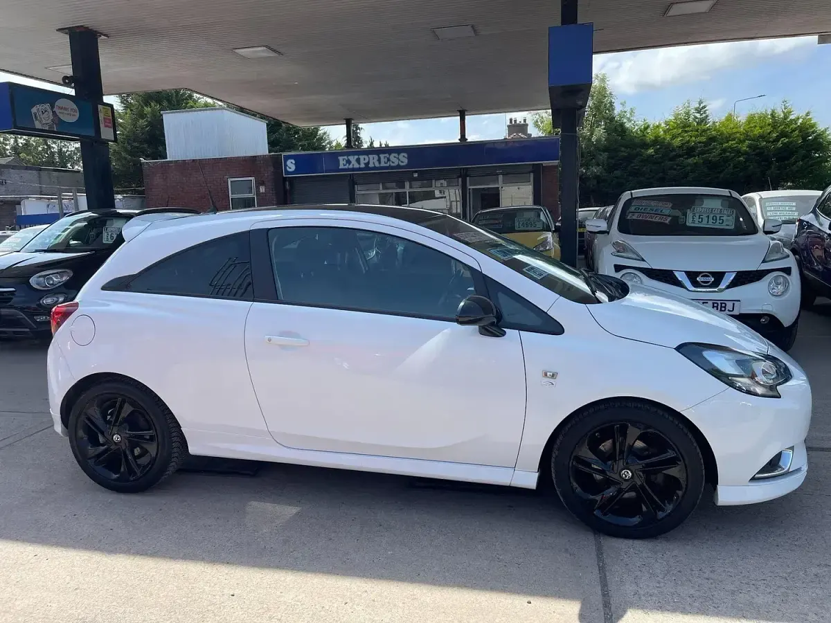 Used Vauxhall Corsa Edition 100 HP (73 kW) 2016 White Hatchback