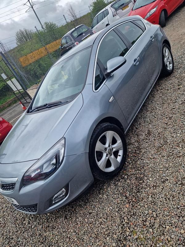Second-hand Vauxhall Astra SRi 165 CP (121 kW) 2012 Argintiu Hatchback