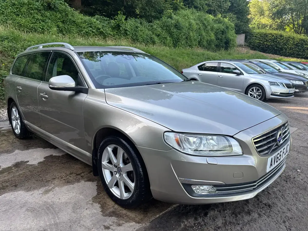 Used Volvo V70 SE Lux 181 HP (133 kW) 2015 Gold Estate