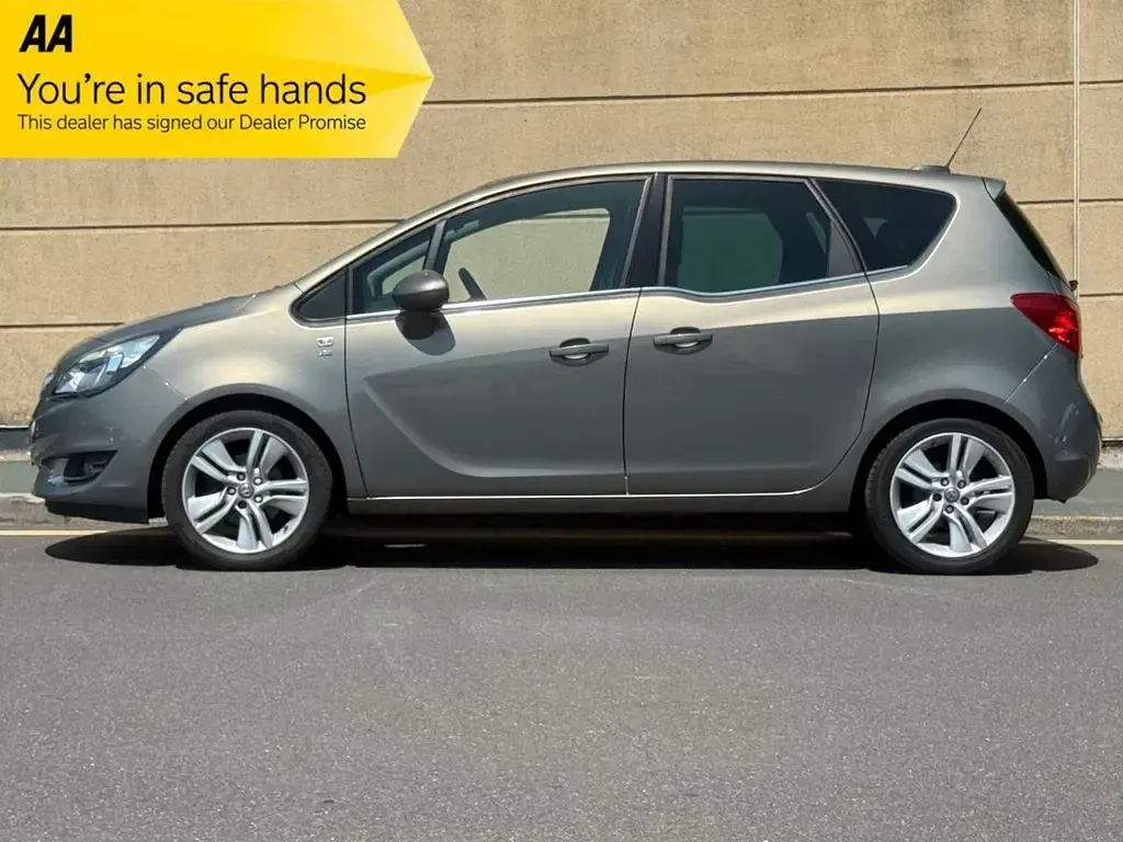 Used Vauxhall Meriva 120 HP (88 kW) 2016 Brown MPV