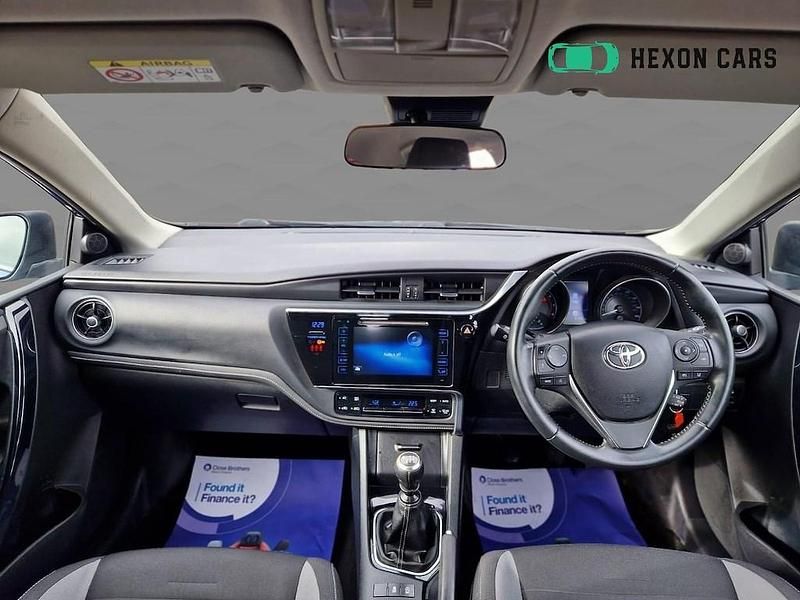 Used Toyota Auris 2018 Blue Hatchback