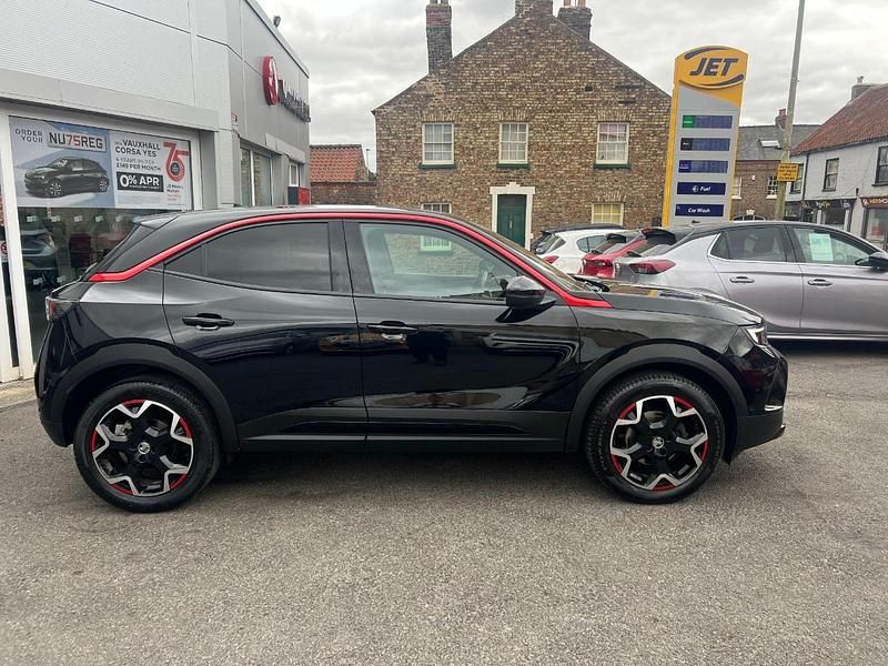 Diamond black Used 2022 Vauxhall Mokka SRi SUV | £14,595 (Fair price) - Image 1/4