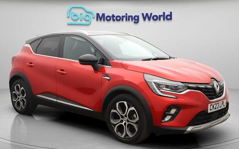 Used Renault Captur Techno 143 HP (105 kW) 2023 Red/black SUV