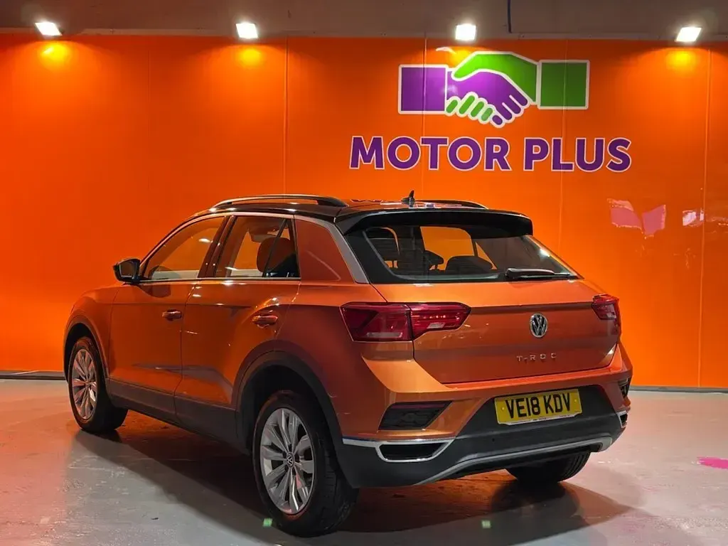 Usado VW T-Roc SE 150 HP (110 kW) 2018 Laranja SUV