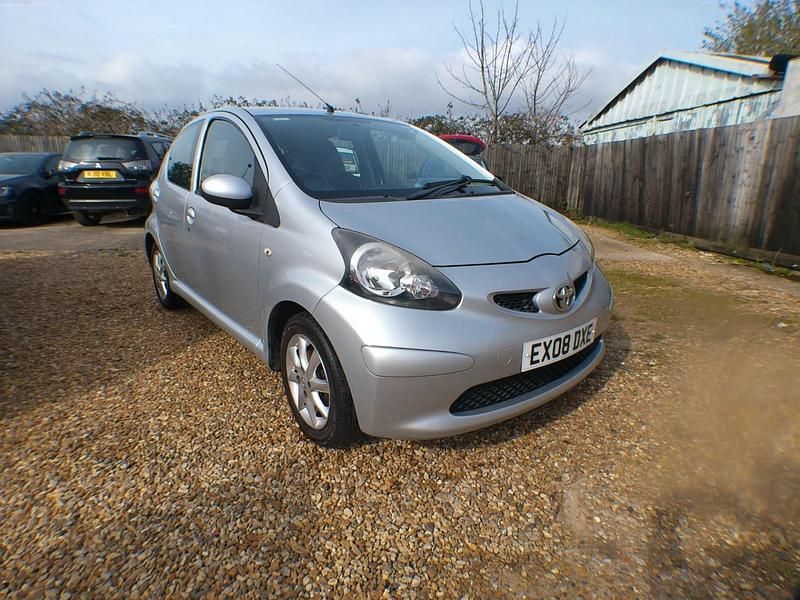 Used Toyota Aygo Platinum 67 HP (49 kW) 2008 Silver Hatchback