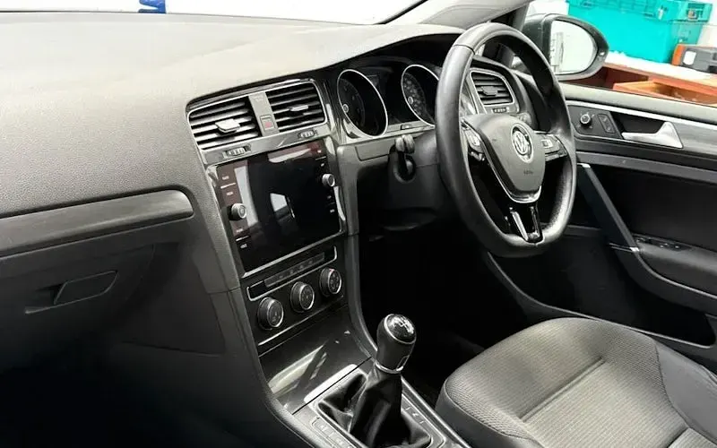 Used VW Golf VII SE 125 HP (91 kW) 2017 Grey Hatchback