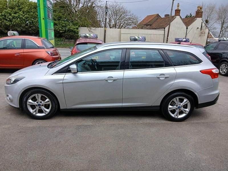 Used Ford Focus Zetec 115 HP (84 kW) 2012 Silver Estate