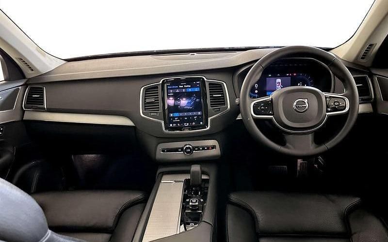 Used Volvo XC90 Core 250 HP (183 kW) 2025 SUV