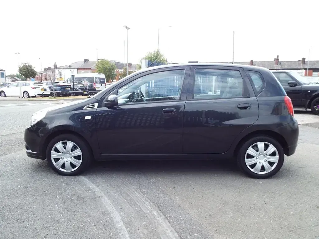 Used Chevrolet Aveo LS 72 HP (52 kW) 2010 Black Hatchback
