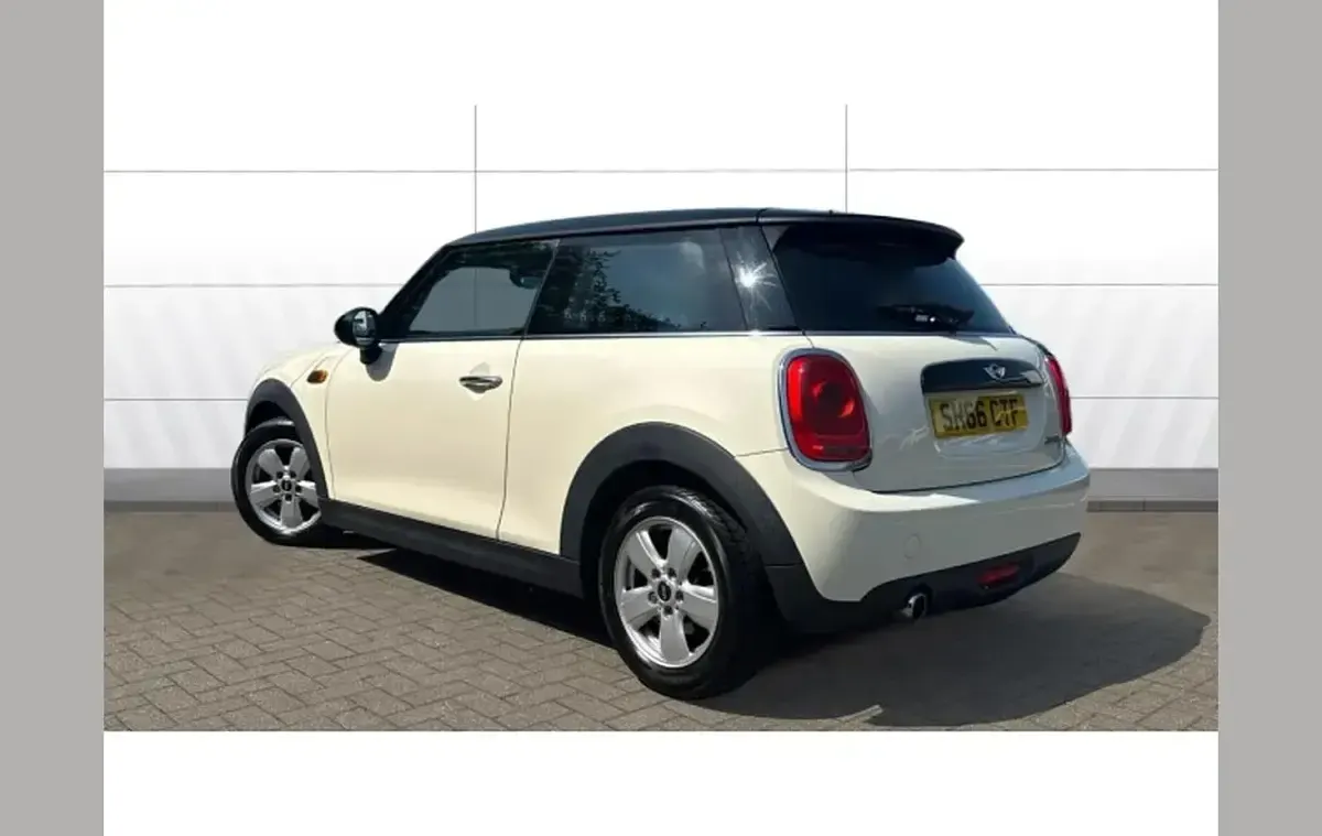 Used Mini Cooper D 113 HP (83 kW) 2016 White Hatchback