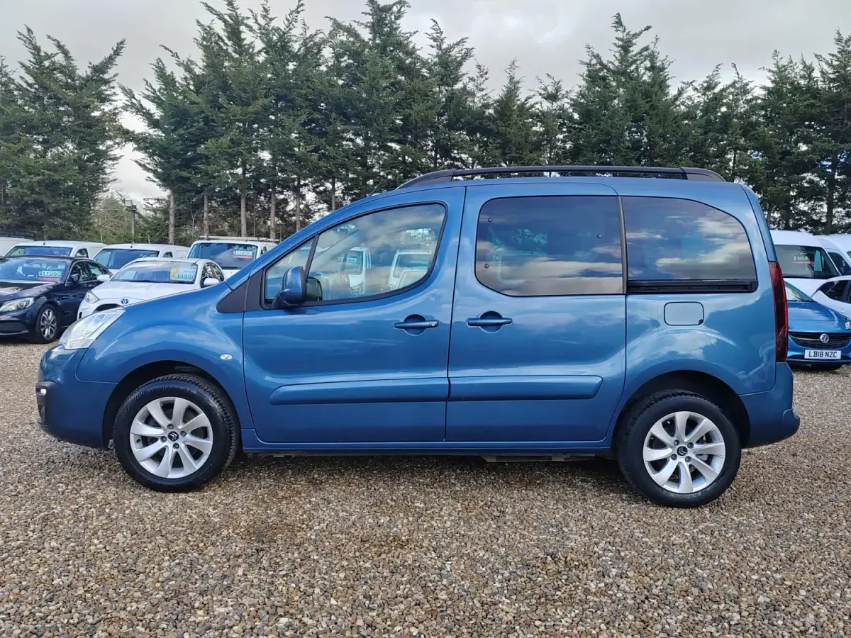 Gebraucht Citroën Berlingo Flair 100 PS (73 kW) 2019 Blau Van / Kleinbus