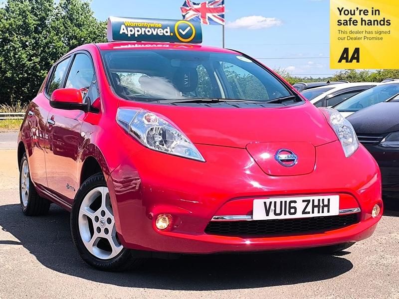 Begagnad Nissan Leaf Acenta 24 kW (33 HK) 2016 Röd Halvkombi
