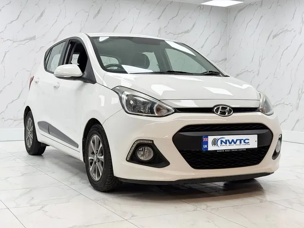 Used Hyundai i10 Premium 87 HP (63 kW) 2014 White Hatchback
