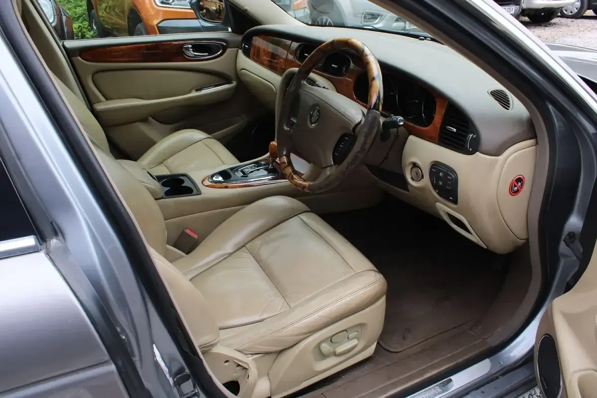 Used Jaguar XJ Sovereign 207 HP (152 kW) 2006 Grey Sedan