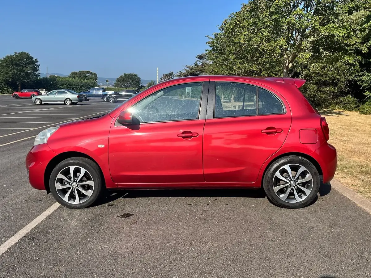Used Nissan Micra Tekna 80 HP (58 kW) 2015 Red Hatchback