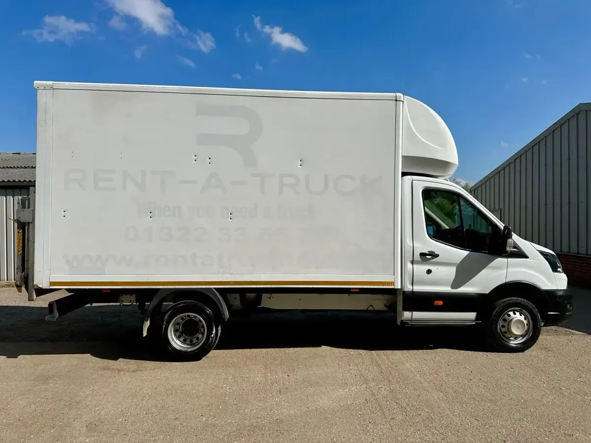Używany Ford Transit S 130 KM (95 kW) 2021 Biały Kabriolet