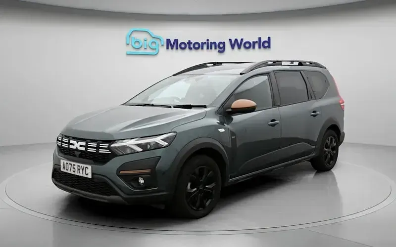 Used Dacia Jogger Extreme 141 HP (103 kW) 2025 Green MPV