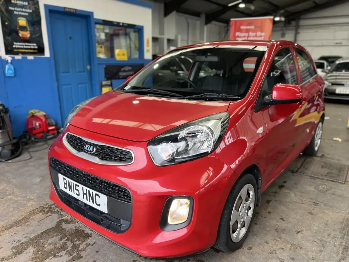 Used Kia Picanto Air 68 HP (50 kW) 2015 Red Hatchback